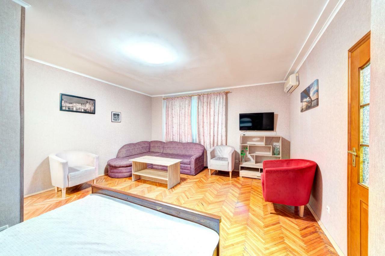 Apartments Near The Palace Of Sports Kiev Eksteriør billede