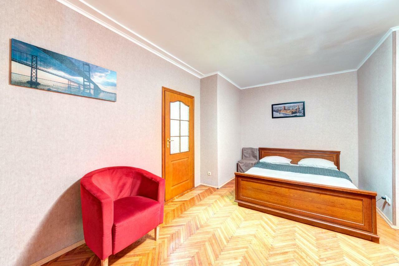Apartments Near The Palace Of Sports Kiev Eksteriør billede